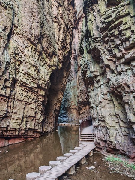 从这里开始一段很长的峡谷